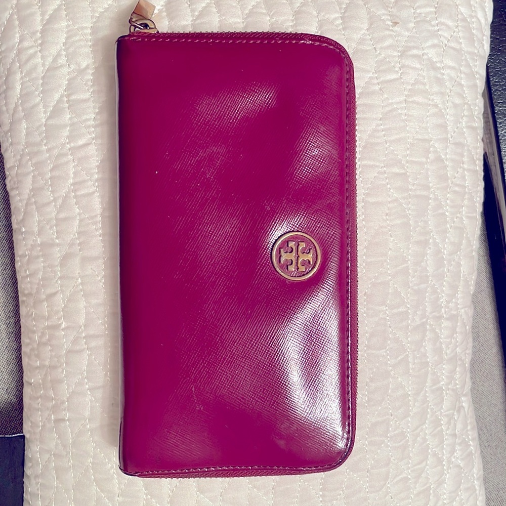 Tory Burch Zip Around Wallet